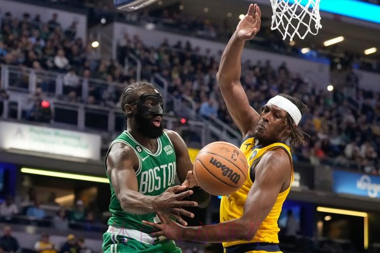 爆冷，步行者98-96险胜凯尔特人，胡夫西亚卡姆合砍41分